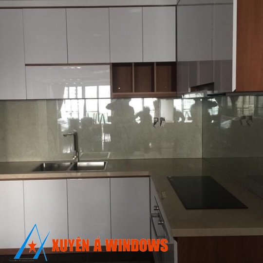 KÍNH SƠN MÀU ỐP TƯỜNG 005
